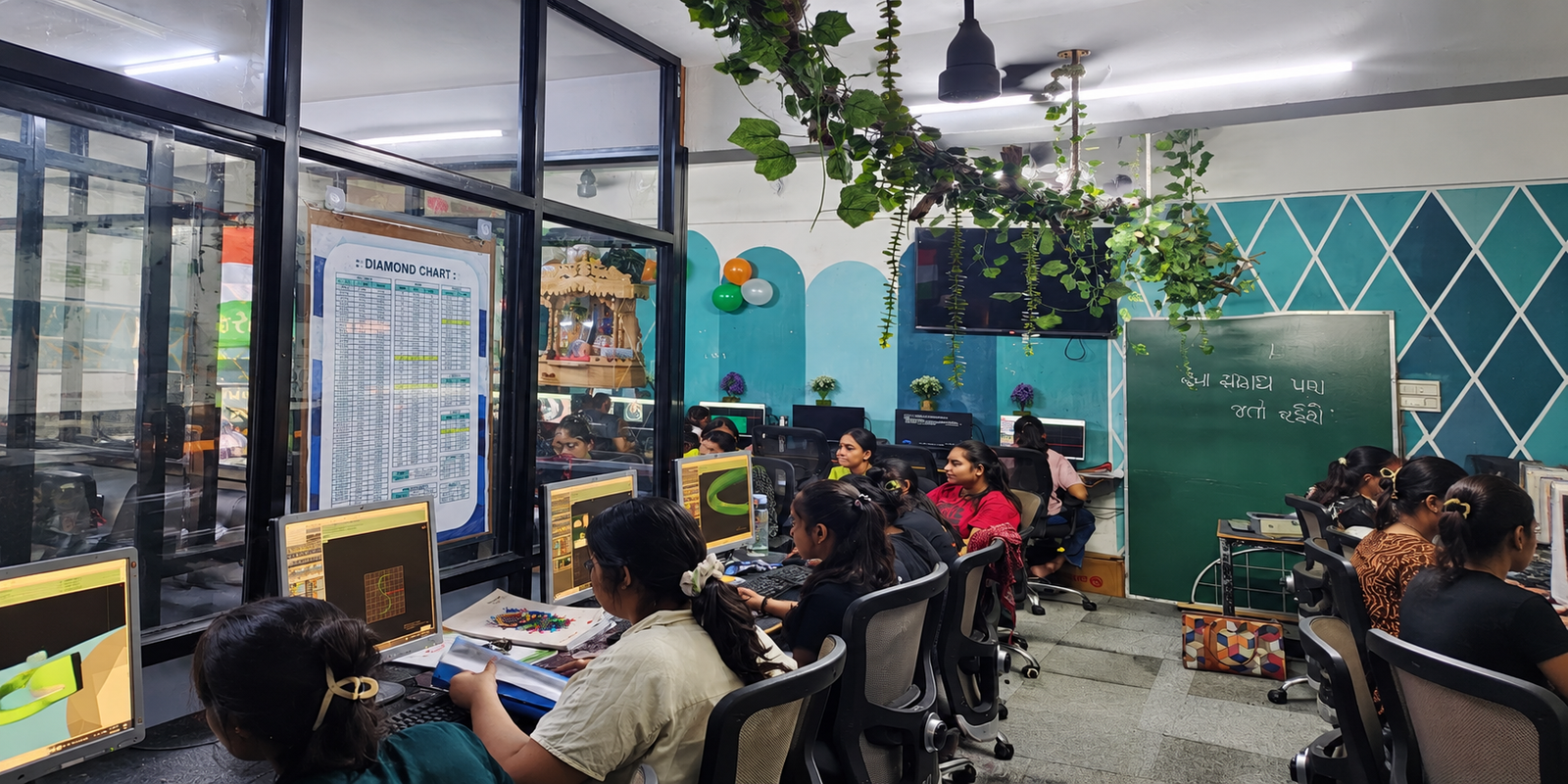 Offline studio training at Crystal Jewelry Institute